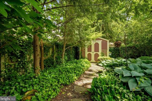 1708 Riverside Dr, Trenton NJ 08618-5843 exterior