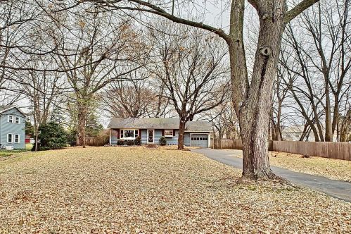 380 Oak St, Bull Valley, IL 60014-3431