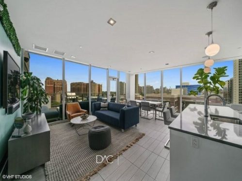 734 Sheridan Rd, Chicago IL 60613 exterior