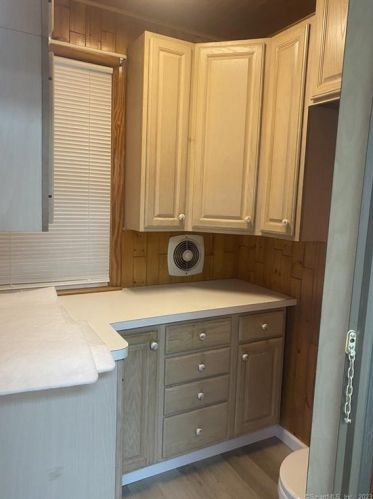 110 Walnut St, Manchester CT  06040-4951 exterior