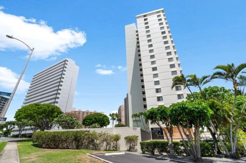 1160 Ala Napunani St, Honolulu HI 96818-1622 exterior