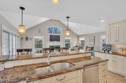 26 Brasch Blvd, Middletown NJ 07748-3161 exterior