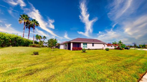 9472 Royal Poinciana Dr, Fort Pierce FL 34987-2513 exterior