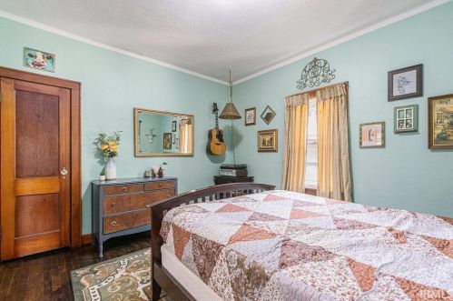 532 9 St, Mishawaka IN 46544-4917 exterior