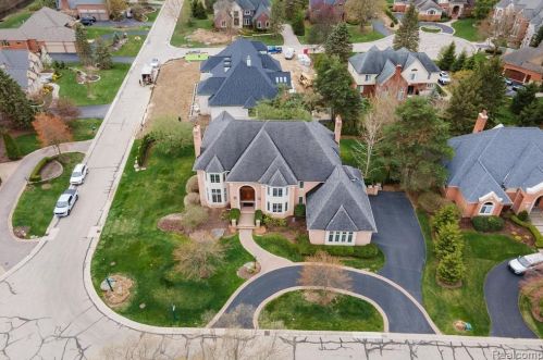 2511 Golf Crst Dr, Rochester MI 48309-4063 exterior