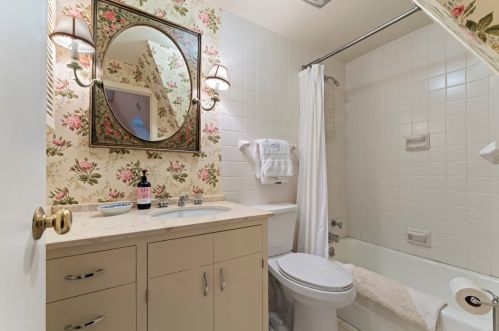 1521 Wightman St, Pittsburgh PA 15217-1407 exterior