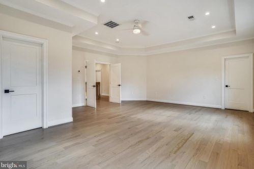 6811 Dillon Ave, Mc Lean VA 22101-4401 exterior