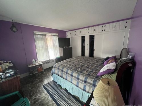 41 Loomis Ave, Windsor CT  06095-2804 exterior