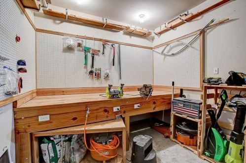 8405 Foxhound Trl, Austin TX 78729-7277 exterior