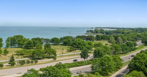 5555 Sheridan Rd, Chicago IL  60640-1609 exterior