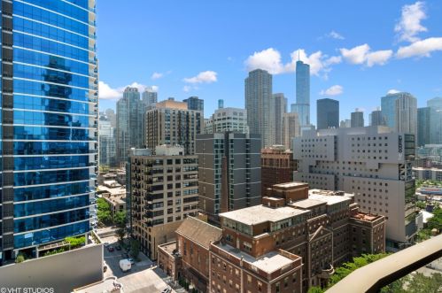 150 Superior St, Chicago IL  60611-2916 exterior