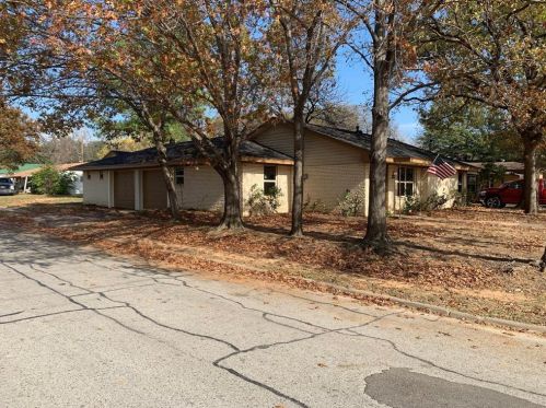 2439 5th St, Irving, TX 75060-2309