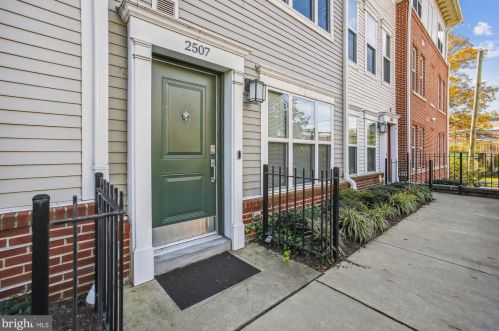 2507 Bowen Rd, Washington, DC 20020-6606