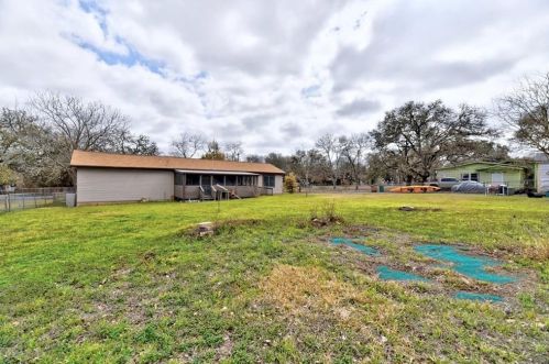 7404 Frst Wood Rd, Austin TX 78745-6220 exterior