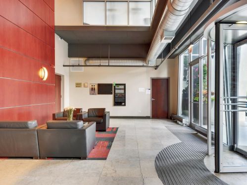 740 Fulton St, Chicago IL  60661-1002 exterior