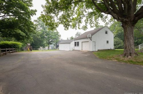 123 Skokorat St, Seymour CT 06483-3838 exterior