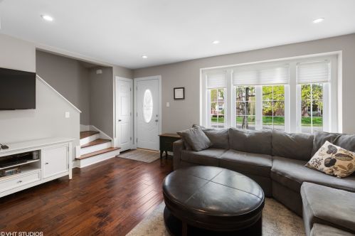 6155 Ozanam Ave, Chicago, IL 60631-3818