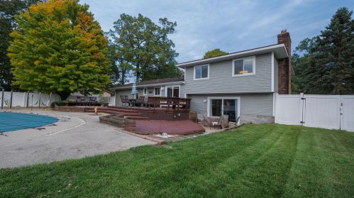 1666 Princess Ln, Meskegon MI 49445-1739 exterior