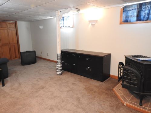 2204 La Follette Ave, Manitowoc WI 54220-2531 exterior