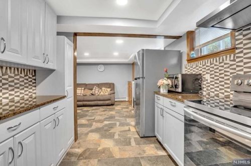 190 Maple St, Fairview NJ 07022-1512 exterior