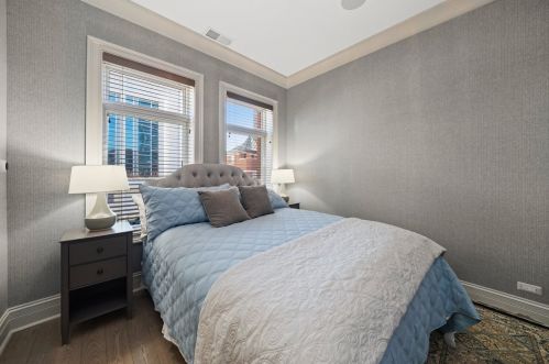 1630 Pr Ave, Chicago IL 60653-3207 exterior