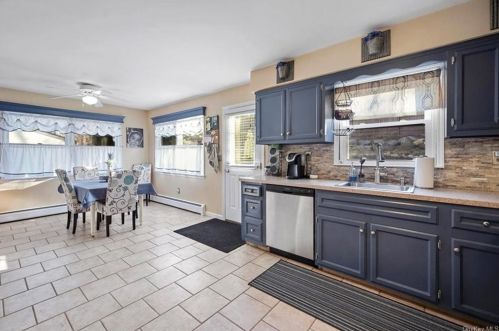 4 Grn Ave, Valley Cottage NY 10989-1807 exterior