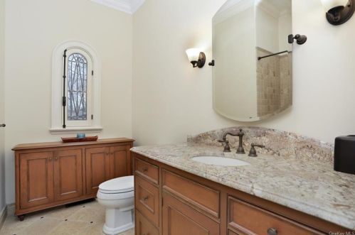 29 Sarles St, Armonk NY 10504-1230 exterior