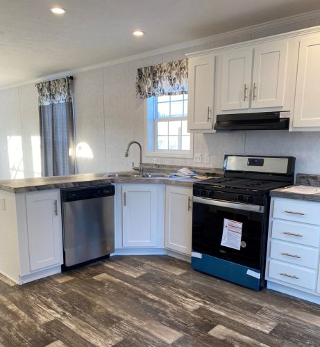 29 Hazel Dr, Concord NH 03301-3426 exterior