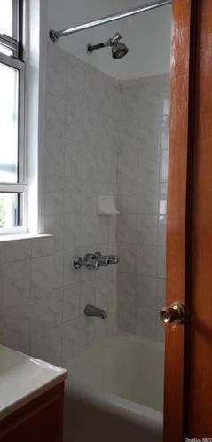 2831 Waterbury Ave, Bronx NY  10461-6150 exterior