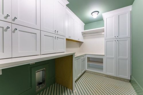 5666 Long Island Dr, Atlanta GA  30327-4842 exterior