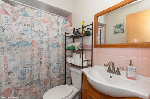 714 Ave, Waukegan IL 60085-3950 exterior