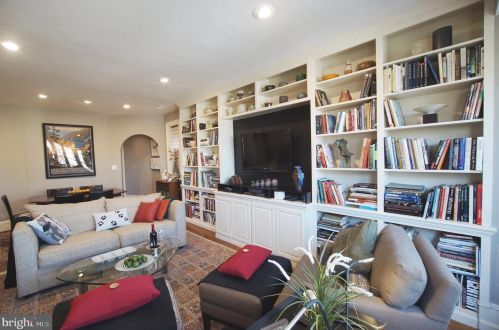 1018 Capitol St, Washington, DC 20003-3916