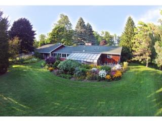 1691 Porters Point Rd, Colchester, VT 05446-9526