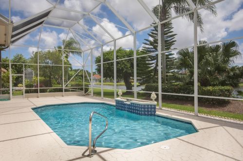 8225 Desmond Dr, Boynton Beach FL 33472-5014 exterior