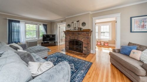 2 Devens Rd, Worcester, MA 01606-2135