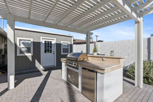 5201 34th St, Phoenix AZ  85018-1440 exterior