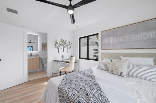 673 97 Ave, Naples FL 34108-2280 exterior