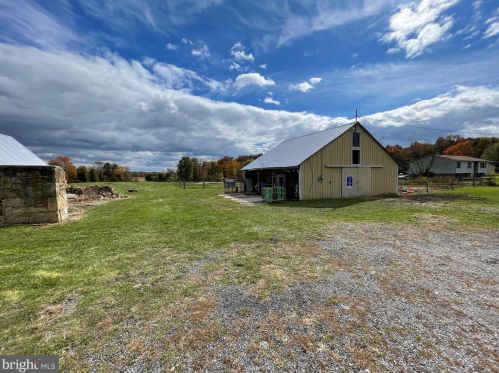 998 Plunkert Rd, Littlestown PA 17340-9643 exterior