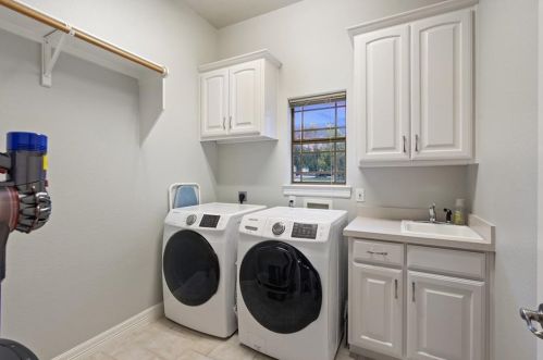 205 Champion Dr, Austin TX 78734-5103 exterior