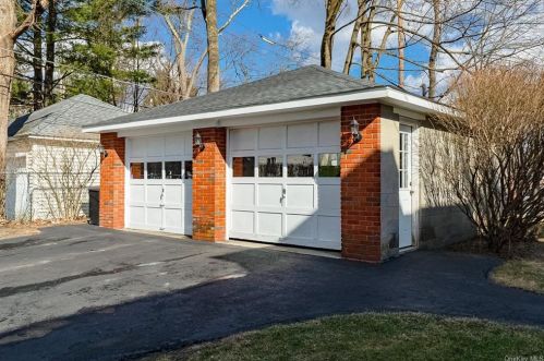 15 Ferris Ln, Poughkeepsie, NY 12601-5111