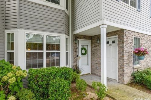 101 Maya Cir, Central Islip, NY 11722-4542