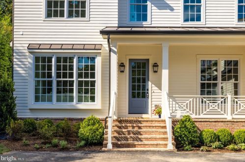 1809 Briar Ridge Ct, Mc Lean VA  22101-4203 exterior