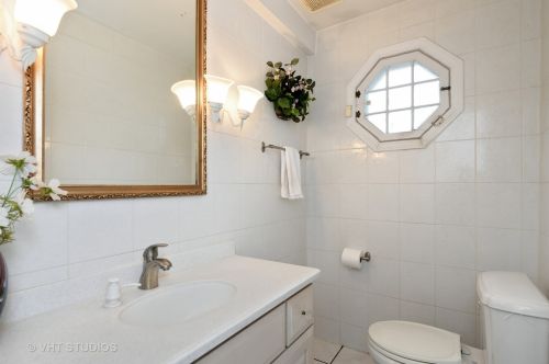 6300 Louise Ave, Chicago IL 60646-4008 exterior