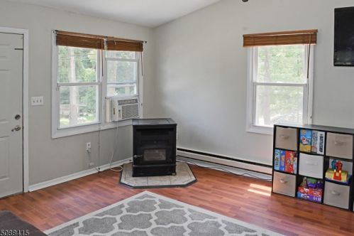 198 Monroe Trl, Hopatcong, NJ 07843-1578