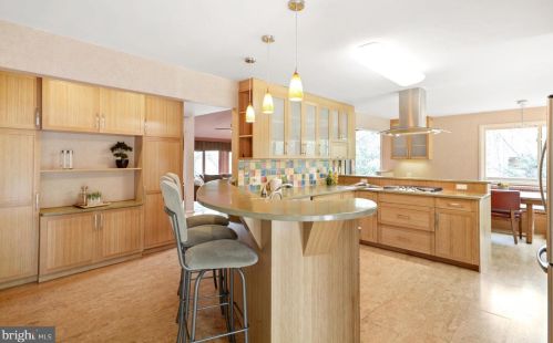 16 Arlive Ct, Rockville MD 20854-2978 exterior