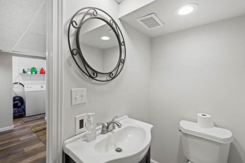 2008 Lacrosse St, Pittsburgh PA 15218-1826 exterior