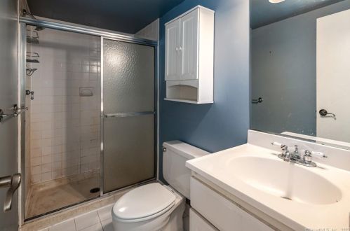 51 Ledgebrook Dr, Norwalk CT 06854-1063 exterior