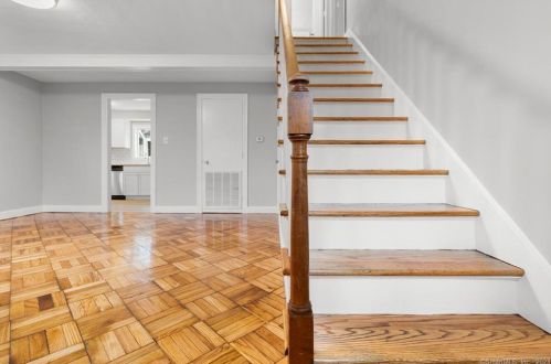 48 Clintonville Rd, North Haven CT 06473-2817 exterior