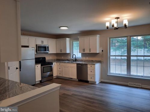 204 Banyan Circle Dr, Lancaster PA  17603-4489 exterior