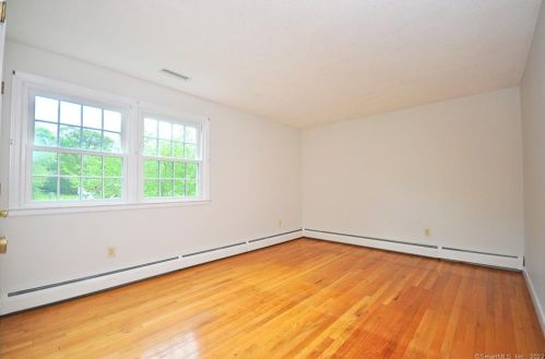 51 Lincoln Way, Windsor CT 06095-3545 exterior